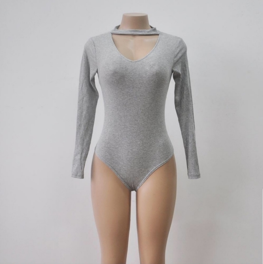 new!✨ Ribbed V|Neck Bodysuit - Picture 4 of 5